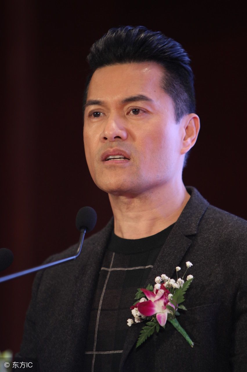 62岁的吕良伟帅出新高度,不老女神在他面前也要甘拜下风