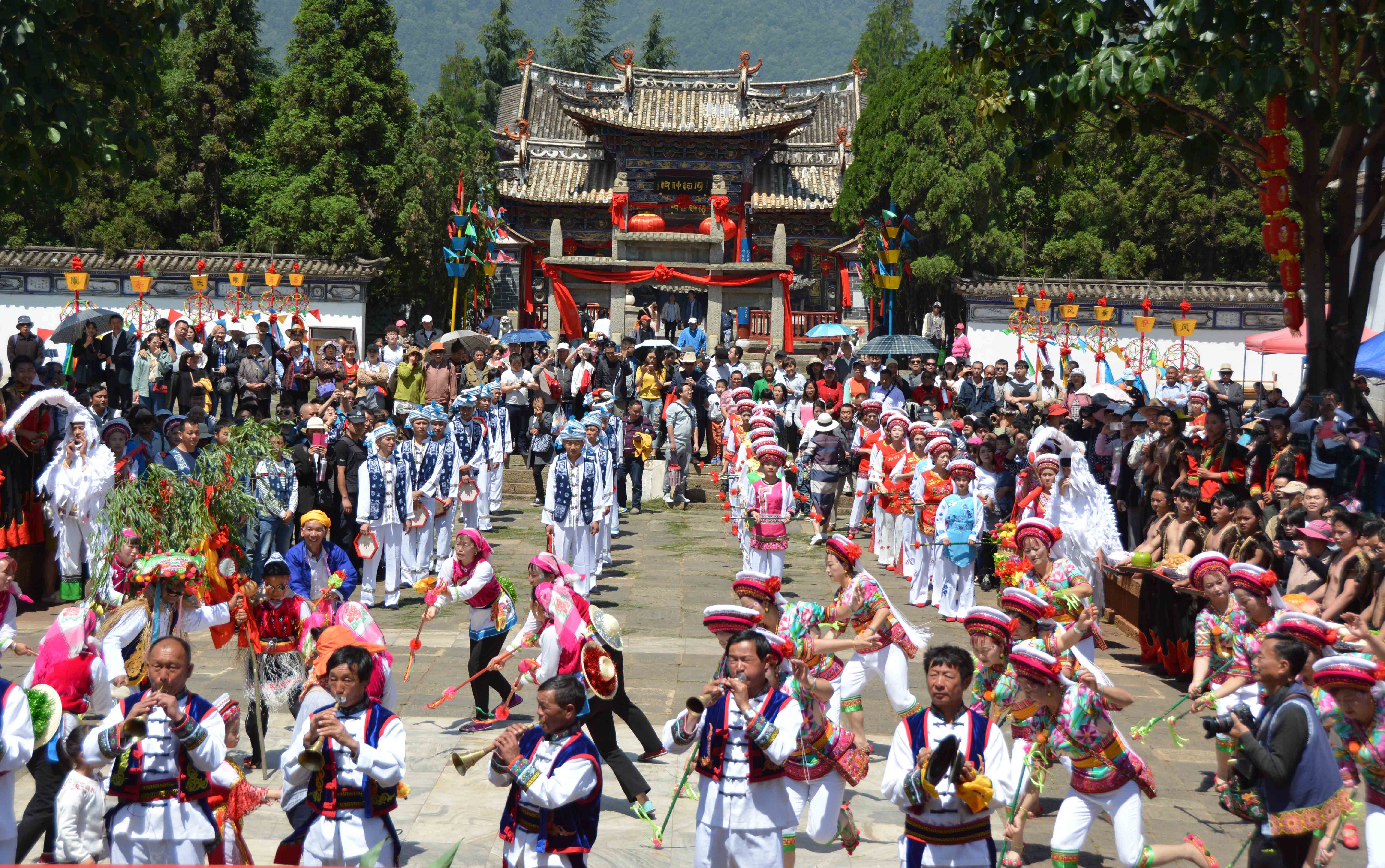 "绕三灵"白族称为"观上览"或祈雨会,于2006年5月20日公布为第一批"