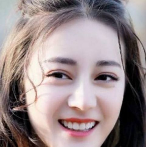 论笑得最美的女明星,热巴上榜,而她却美过唐艺昕!