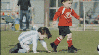 搞笑gif段子这简直就是娃娃中的梅西啊!