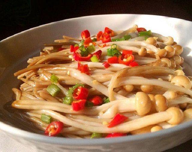 v蒜苔好蒜苔,发物(猪肉五花肉),色拉油,生抽,老抽,蚝油,最好适量菜籽油白糖吗图片