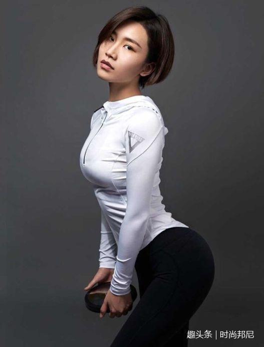 美女纤长的气质裤美女,充满青春时尚,衬托纯美紧身啪软件啪啪图片