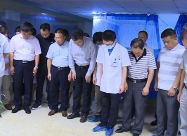 受癌细胞侵蚀,身体其他器官已不适宜捐献,最终,陈德权决定捐献眼角膜.