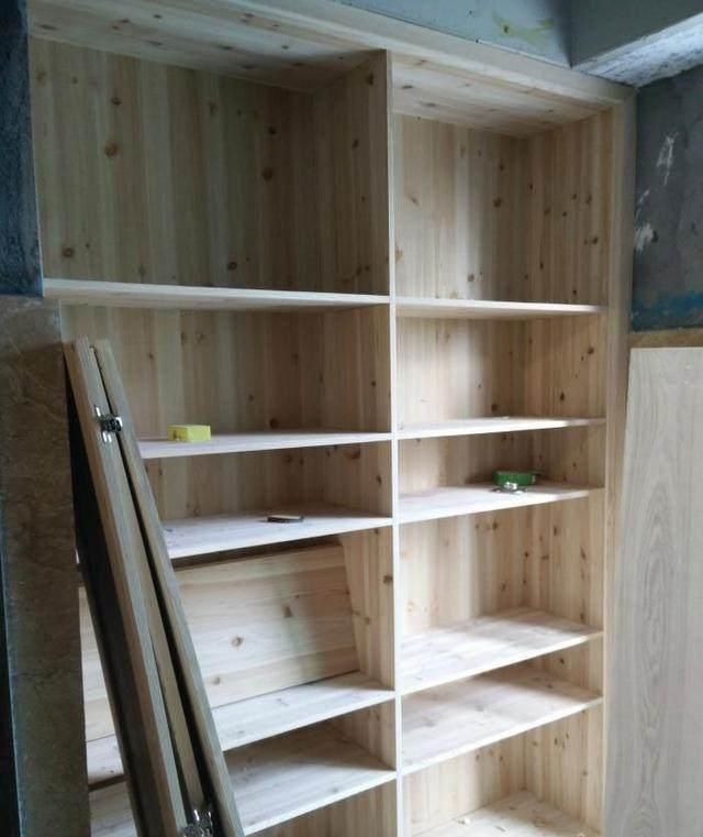新房装修中,木工加班加点20天做完满屋子家具,工钱17300贵吗?