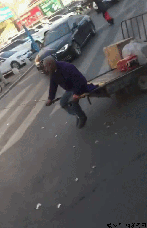 搞笑gif:吃这么胖结婚的时候背不动,难道这就是传中的