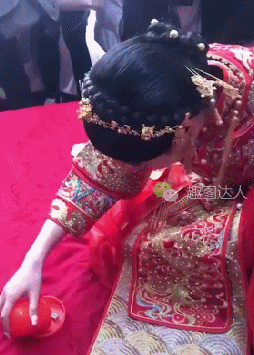 搞笑gif图:当别人问我积蓄花哪里的时候,我都是这样回答的