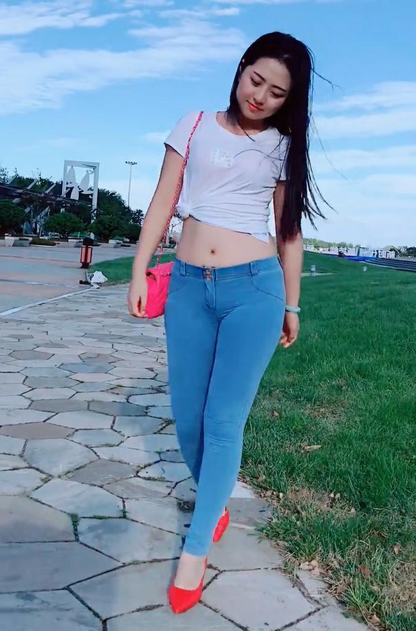 第章小丫头的发育 小说章发育快胸前两一颤 男主从小帮女主发育小说