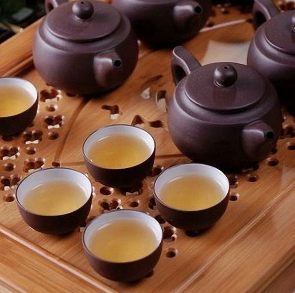 泡茶用玻璃瓷器实在浪费,看广东人怎么喝茶,一壶一梦