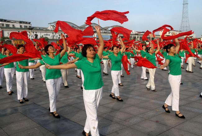 大家说下跳广场舞的大妈会缺什么,跳舞的时候她会买些什么?(图2) 大家说下跳广场舞的大妈会缺什么,跳舞的时候她会买些什么?(图4) 大家说下跳广场舞的大妈会缺什么,跳舞的时候她会买些什么?(图6) 大家说下跳广场舞的大妈会缺什么,跳舞的时候她会买些什么?(图8) 大家说下跳广场舞的大妈会缺什么,跳舞的时候她会买些什么?