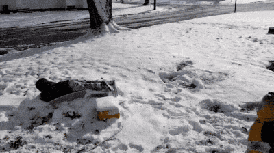 搞笑gif图:混黑社会多没出息,衣服都买不起!