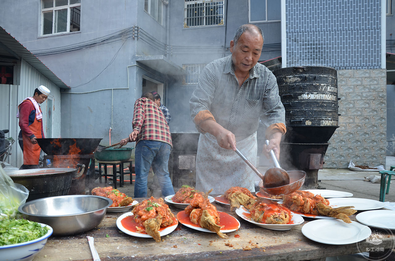 农村500元一桌的宴席,16道菜全是肉,看得人直流口水