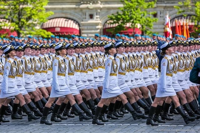来看看各国家的女阅兵图片吧,中国的最整齐
