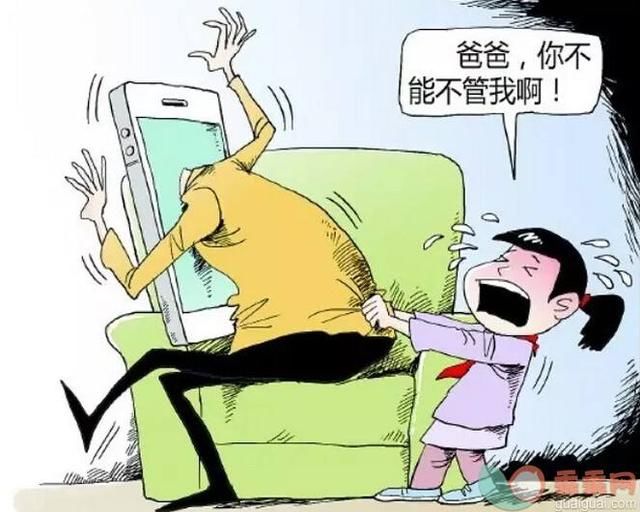 父母沉迷手机,孩子的安危就会有很大隐患,看手机让父母们注意力分散