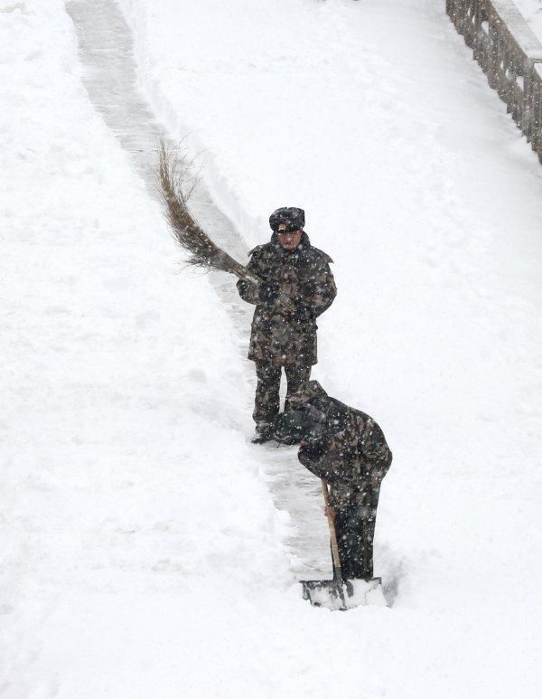 致敬,风雪军人!东北暴雪近 30cm 子弟兵雪中庆元宵