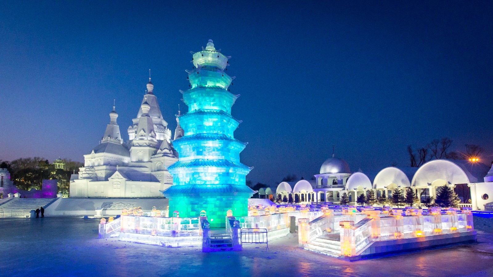 梦幻别致的哈尔滨冰雪节图片