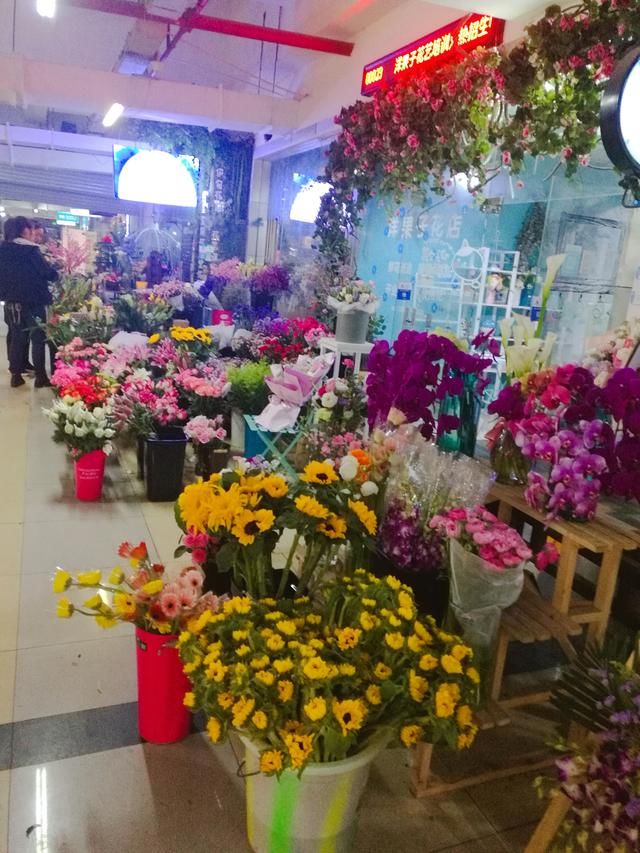 重庆的"斗南花市",南坪会展地下鲜切花花市