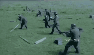 全球搞笑gif:以为跳崖我就会放过你了?到嘴的肥肉死也