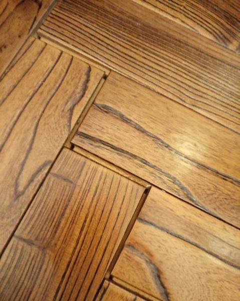 地板對(duì)縫不對(duì)縫區(qū)別_木地板縫_仿木地板瓷磚是否留縫