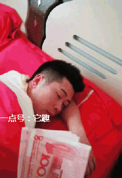 搞笑gif:跟女人玩套路没戏,藏半年的私房钱终被剿灭!