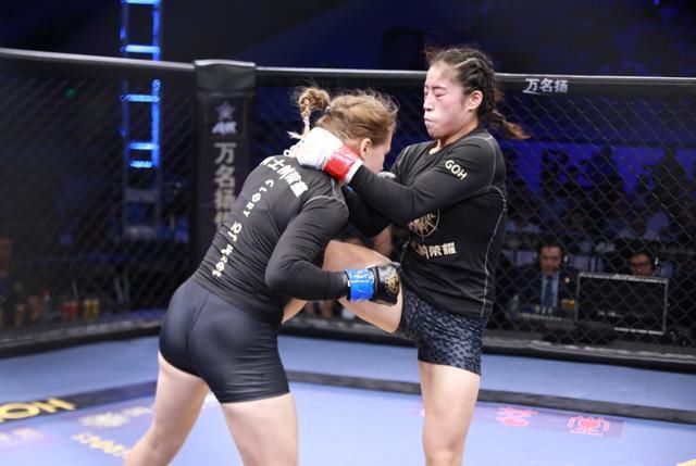 埃及美女挑战中国十字固女王,mma擂台打响中非女子格斗对抗!