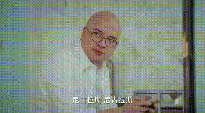 最新一期内涵爆笑动图 一人pk两女,大爷身体真硬!