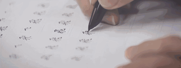 从写字最丑到成为台湾硬笔书法冠军,他说每天15分钟,普通人也能写出