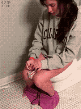 搞笑gif:出轨的女人,你会怎么做?