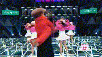 王一博跳女团舞蹈,被练习生夸可爱,我看完后鸡皮疙瘩都起来了