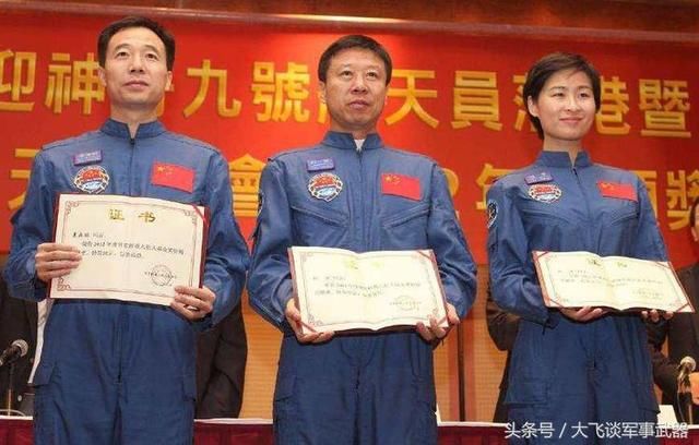 她是我国首位女航天员,19岁考上空军,34岁飞天,如今更
