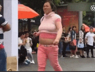 幽默段子:我去小姨子房间拿东西,刚开门,就看到小姨子