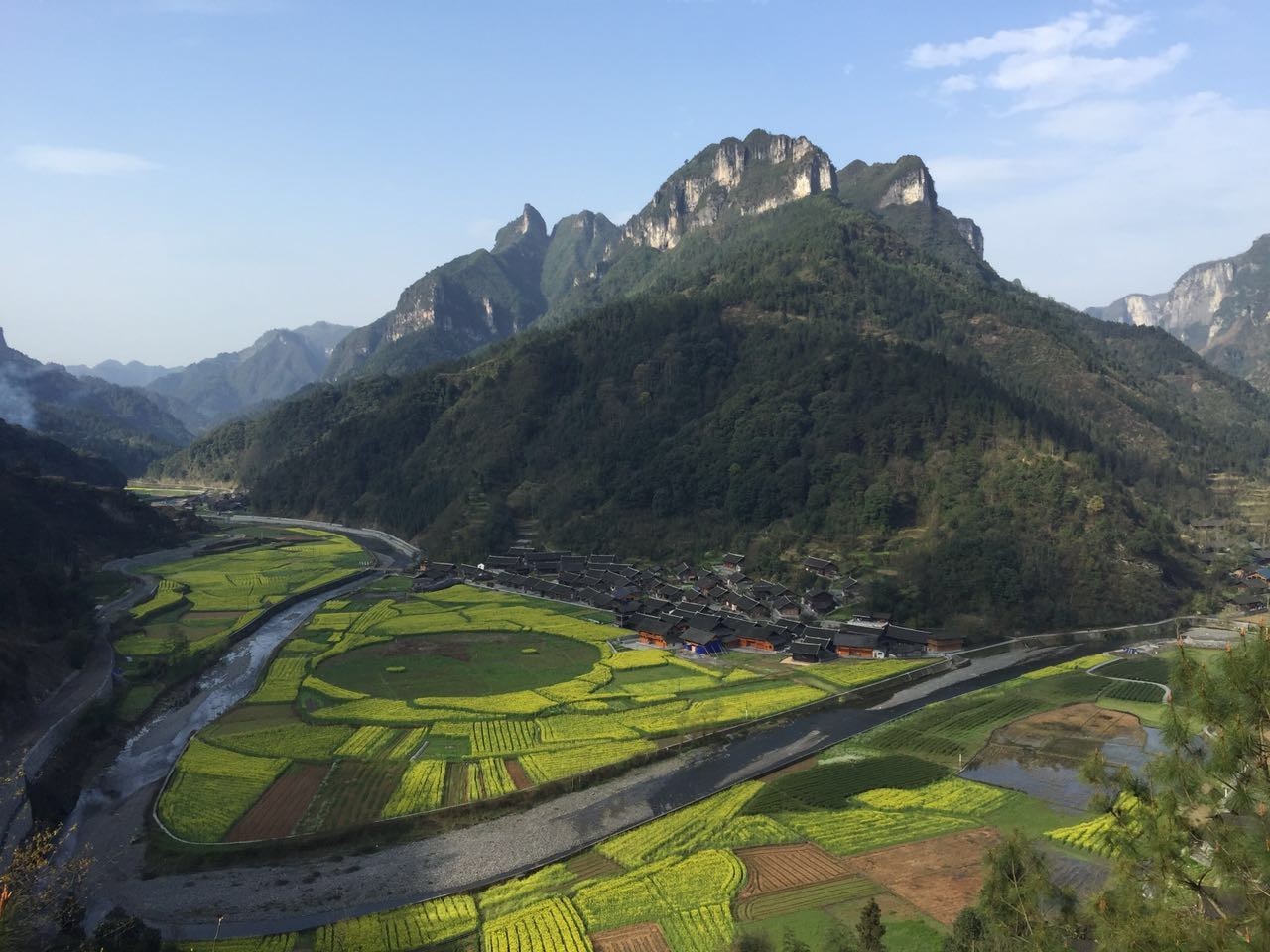 湘西建州60周年献礼电影《爱在湘西》剧组在保靖吕洞山航拍外景