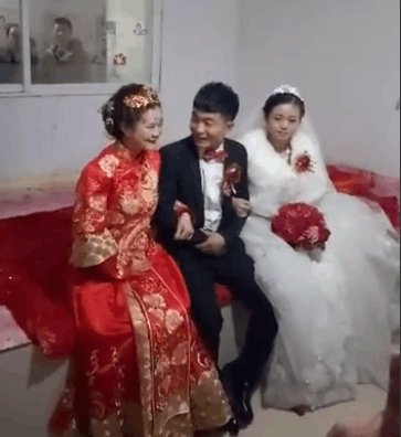 山东小伙娶两位新娘 看看网友是怎么说的吧