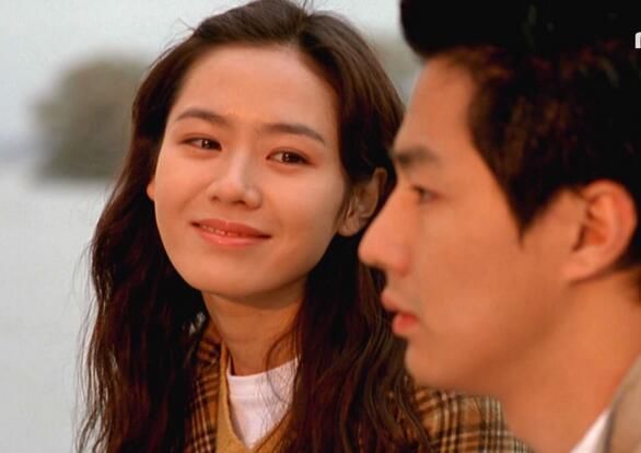 电影《假如爱有天意》和《我脑中的橡皮擦》,让她知名度大涨,成为韩国