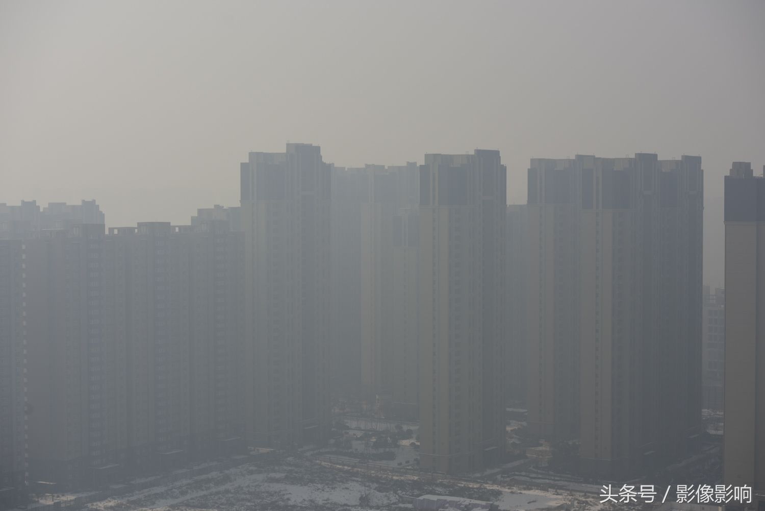 西安雾霾浓重 南郊空气能见度很低