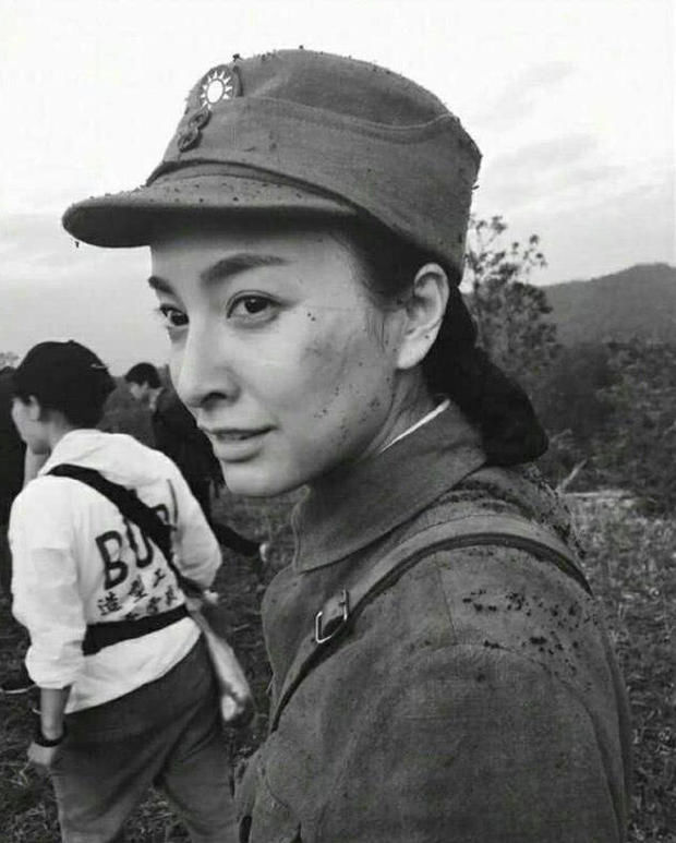 吴昕在这部剧里饰演张芸,一位八路军女战士,喜欢杜德勇.
