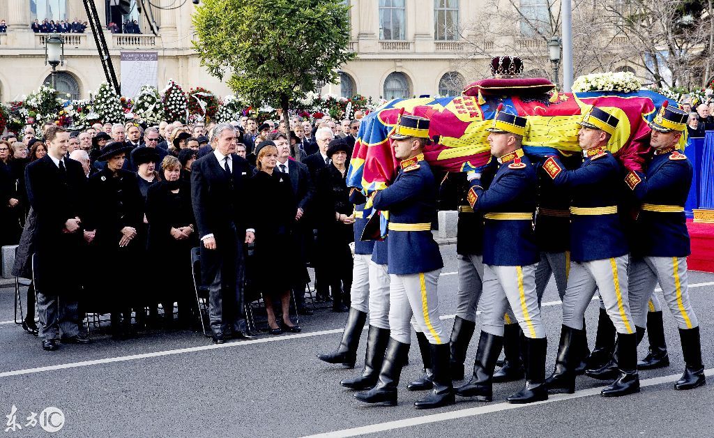 罗马尼亚前国王米哈伊葬礼举行,被父亲驱赶下台,96岁客死他乡