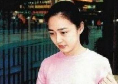 天王的女儿学校不肯收,如今长大的刘向蕙,长相甜美酷似朱丽倩
