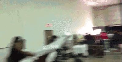 搞笑gif:女汉子你们都敢惹,家里是有矿吗