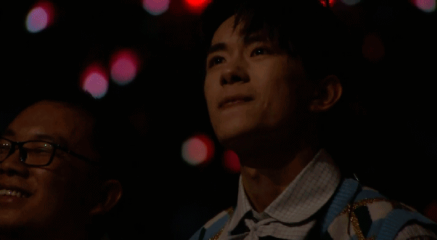 熟悉易烊千玺的同学都是知道的,咬唇这个动作只有在易烊千玺特别兴奋