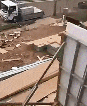 全球搞笑gif:大概这就是女神吧,放个屁都觉得香