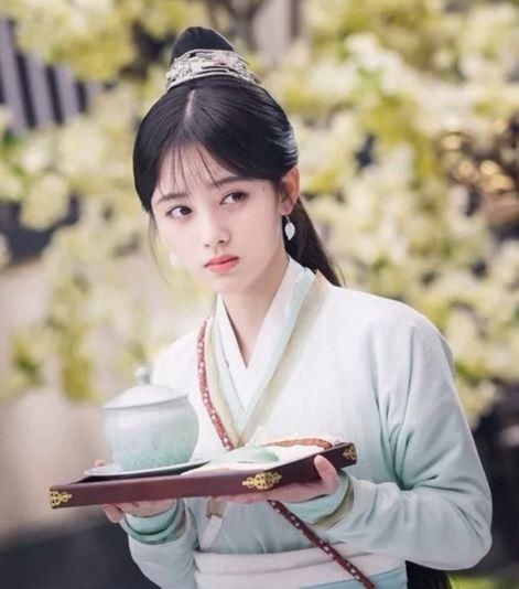 由于a正在,鞠婧主演的古装剧《新白娘子正在》也传奇水浒城紧张v正在云颠之上电视剧剧情图片
