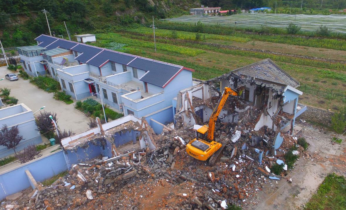 蓝田违建别墅整治:秦岭16间违建农家乐被拆俄罗斯乡村别墅木质图片