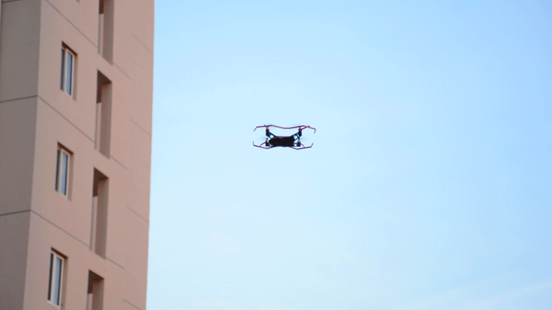 无人机,但是依然有着强悍的飞行表现,即便是烟台这种多风的城市,日常3