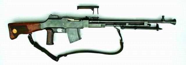 被称为勃朗宁轻机枪,或称为fnd型轻机枪的fn m1930轻机枪 多次重大