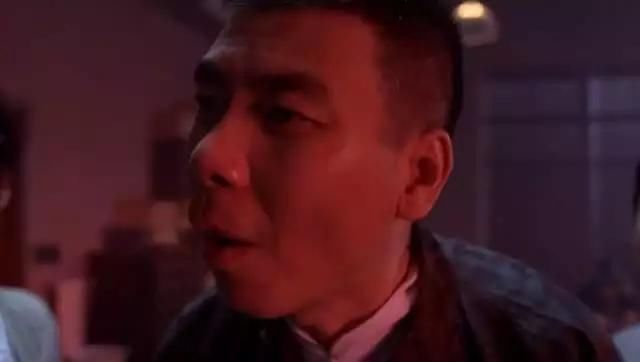 接着还是周星驰的电影,是《功夫》里,冯小刚的一句台词,六爷一声