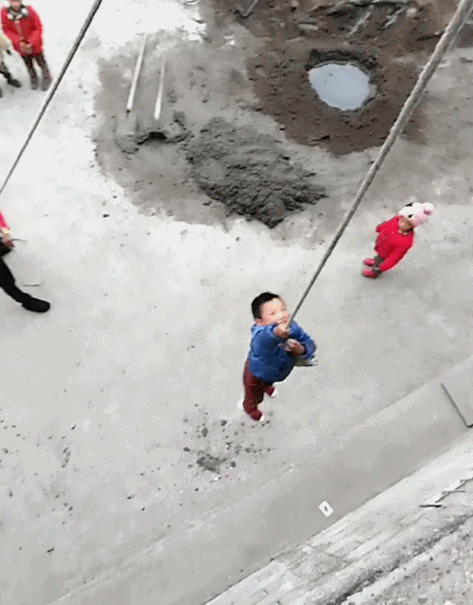 搞笑gif:看看新郎要干嘛,这么着急吗?
