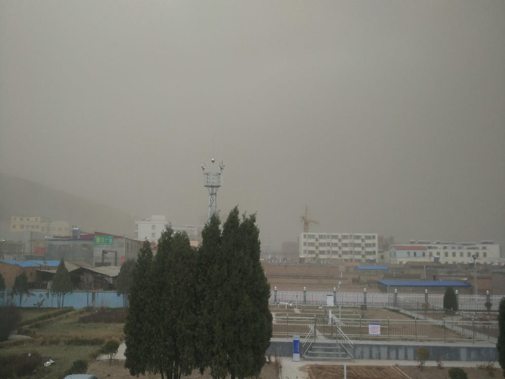 甘肃会宁县出现今春首场雷雨大风天气