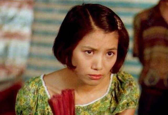 有个帅老公,港姐影后都拿过,袁咏仪还会在乎你们说她颜值不高?