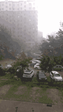 济南各处倾盆大雨已到!今夜有中雨,局部大到暴雨!山东