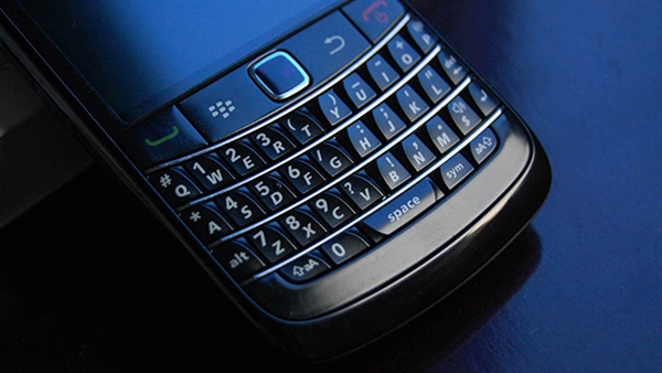 黑莓键盘手机_诺基亚与黑莓的全键盘_全键盘黑莓还是诺基亚